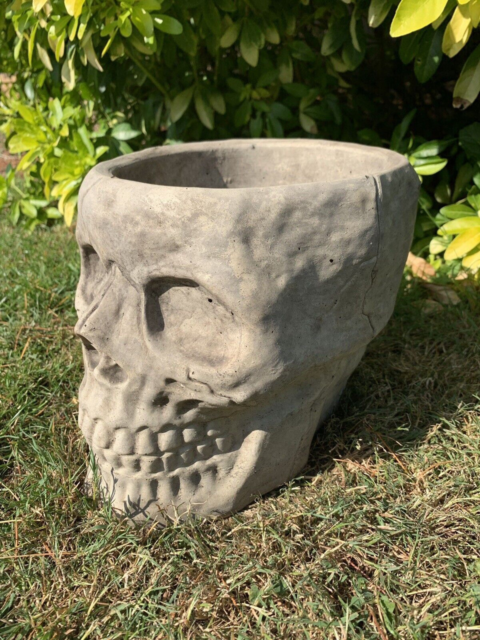 STONE GARDEN LARGE GOTHIC SKULL PLANTER PLANT POT CONCRETE ORNAMENT