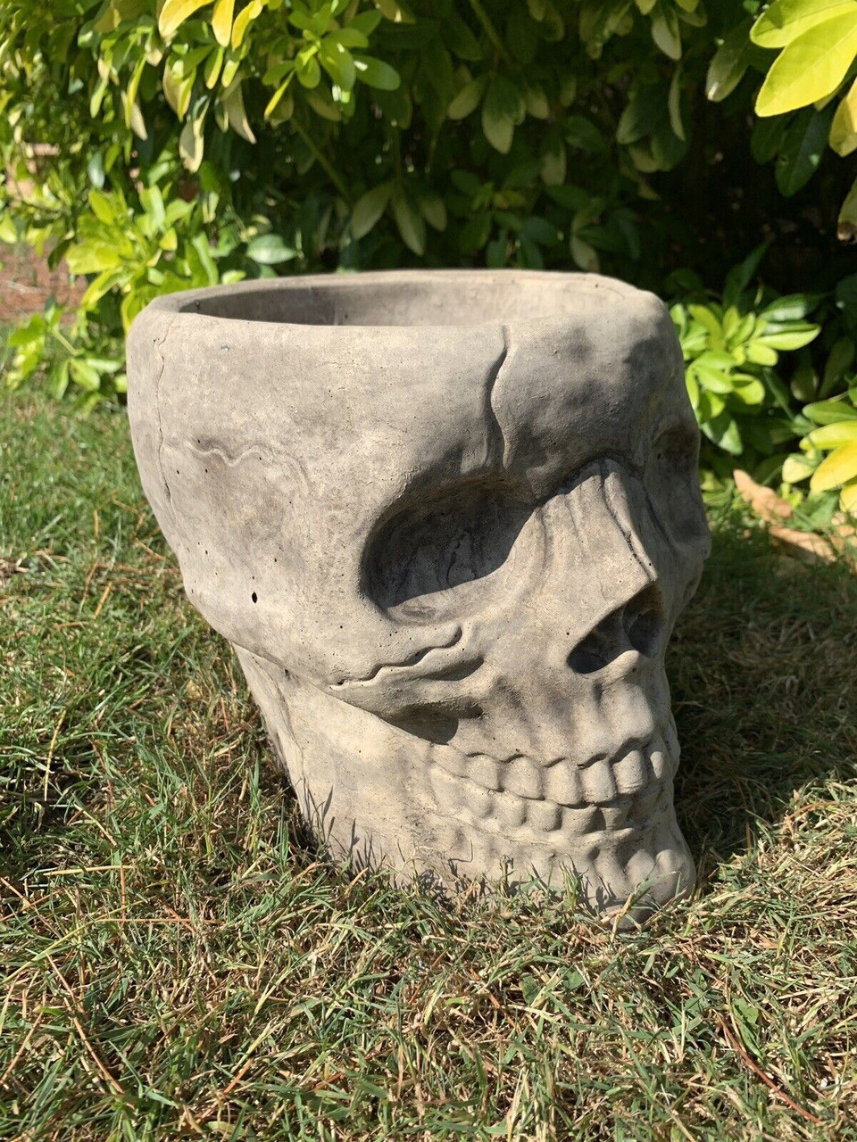 STONE GARDEN LARGE GOTHIC SKULL PLANTER PLANT POT CONCRETE ORNAMENT