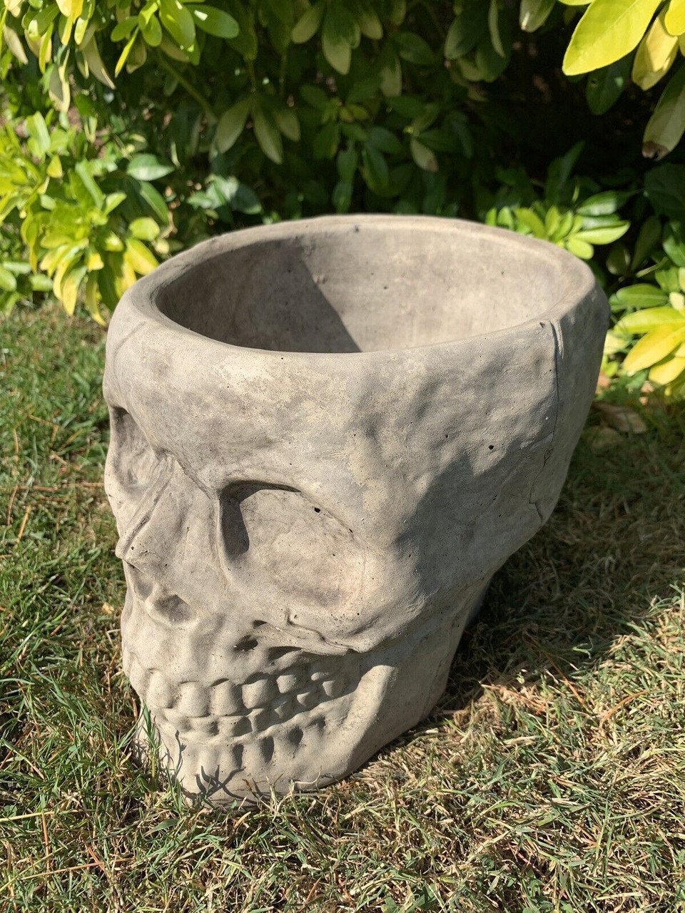 STONE GARDEN LARGE GOTHIC SKULL PLANTER PLANT POT CONCRETE ORNAMENT