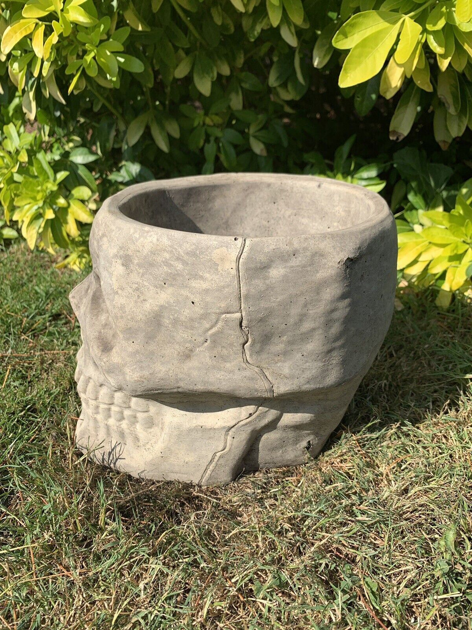 STONE GARDEN LARGE GOTHIC SKULL PLANTER PLANT POT CONCRETE ORNAMENT