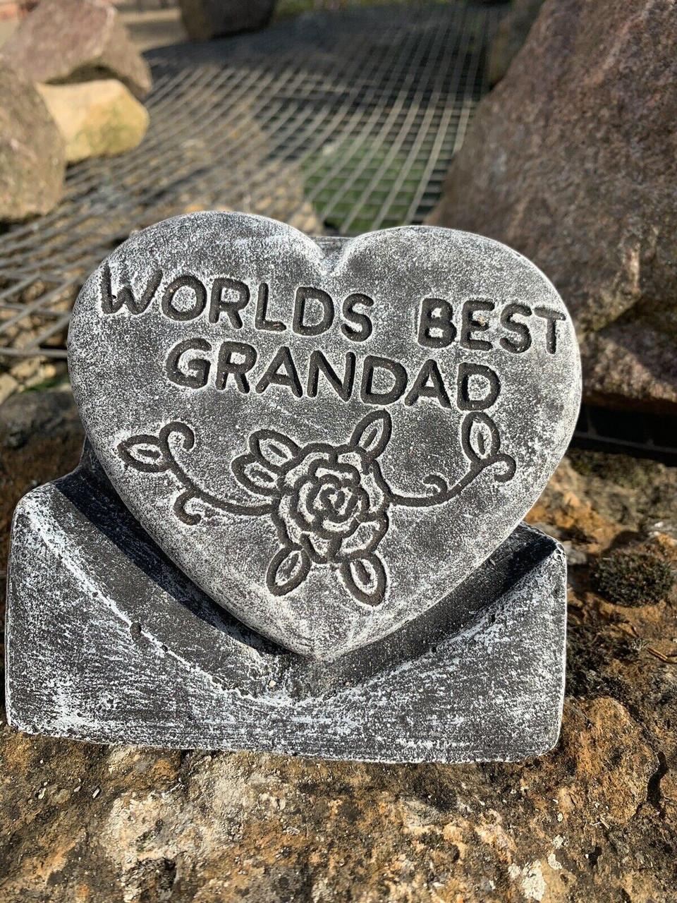 STONE GARDEN WORLDS BEST GRANDAD HEART MEMORIAL PLAQUE CONCRETE ORNAMENT