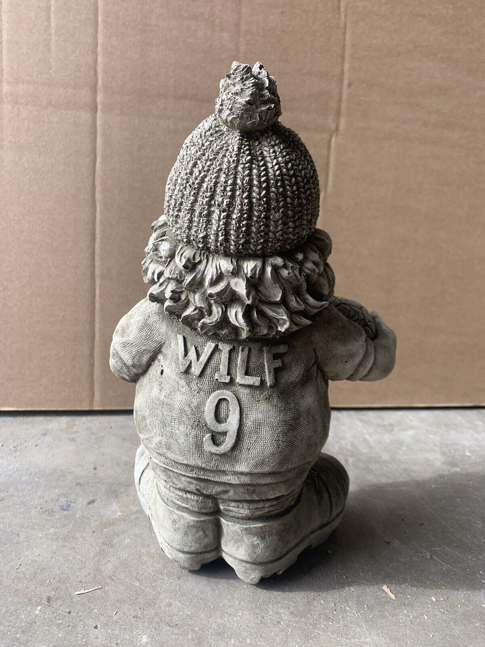 STONE GARDEN GNOME FOOTBALLER FOOTBALL PLAYER STATUE WILF ORNAMENT 