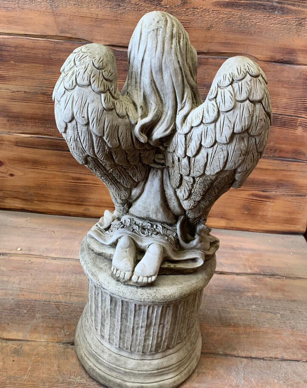 STONE GARDEN PRAYING ANGEL WOMAN GIRL ON PLINTH STATUE ORNAMENT