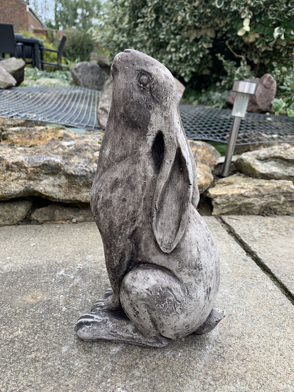 STONE GARDEN MOON GAZING HARE ORNAMENT 