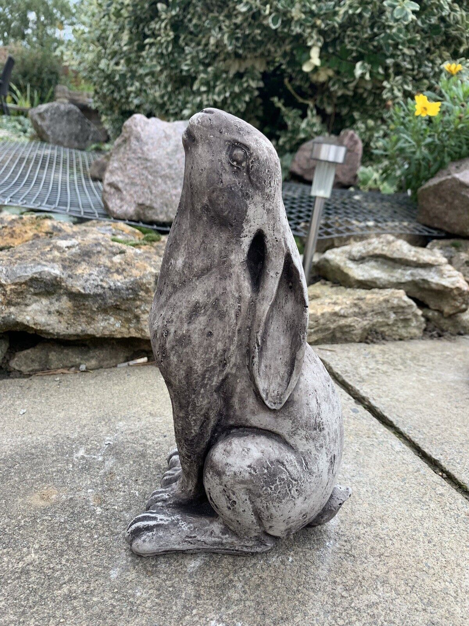 STONE GARDEN MOON GAZING HARE ORNAMENT 