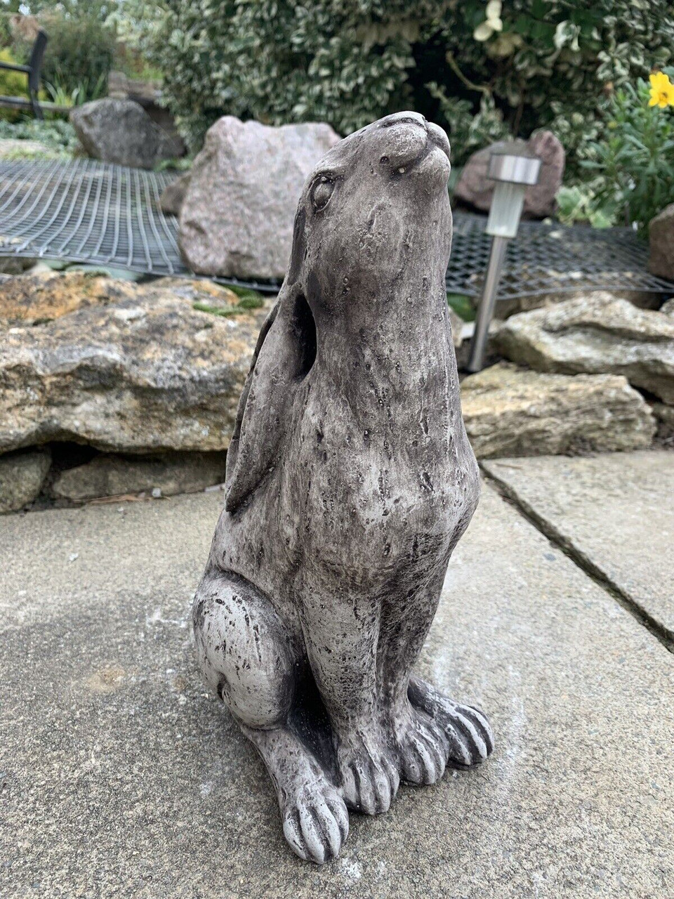 STONE GARDEN MOON GAZING HARE ORNAMENT 