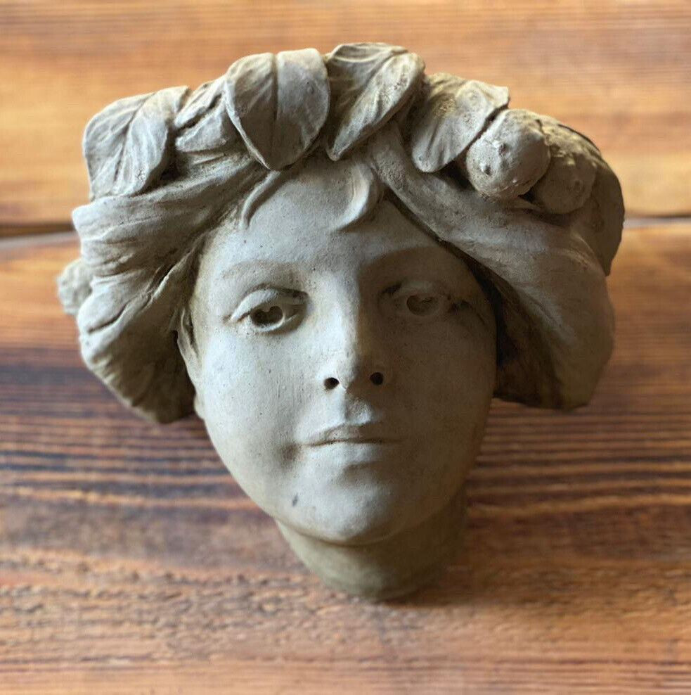 STONE GARDEN FEMALE GIRL LADY WITH LEAVES WALL PLAQUE PLANTER PLANT POT ORNAMENT