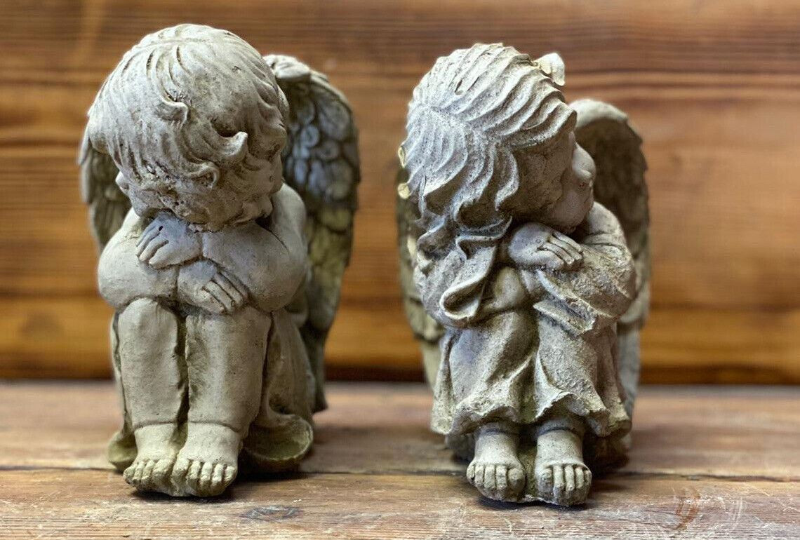 STONE GARDEN PAIR OF SLEEPING RESTING ANGEL CHERUB MEMORIAL GIFT ORNAMENT