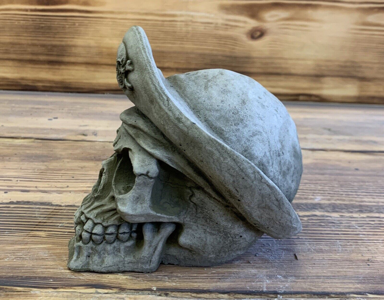 STONE GARDEN PIRATE SKULL GOTHIC HUMAN HEAD ORNAMENT STATUE