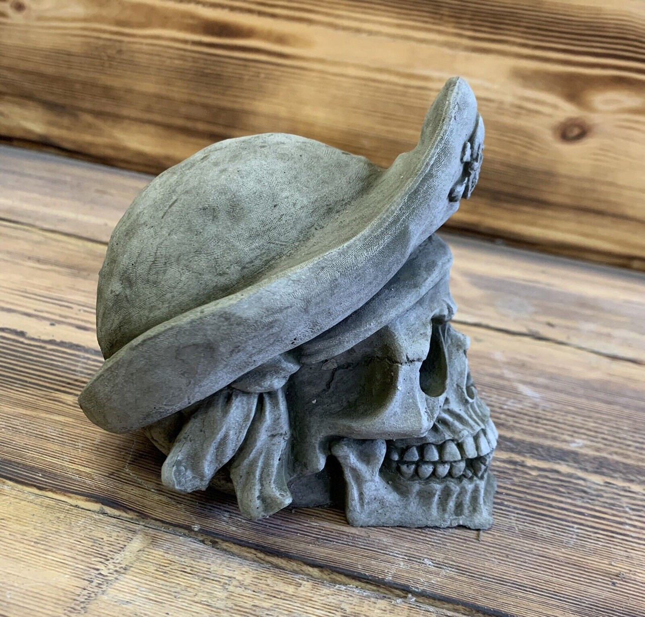 STONE GARDEN PIRATE SKULL GOTHIC HUMAN HEAD ORNAMENT STATUE