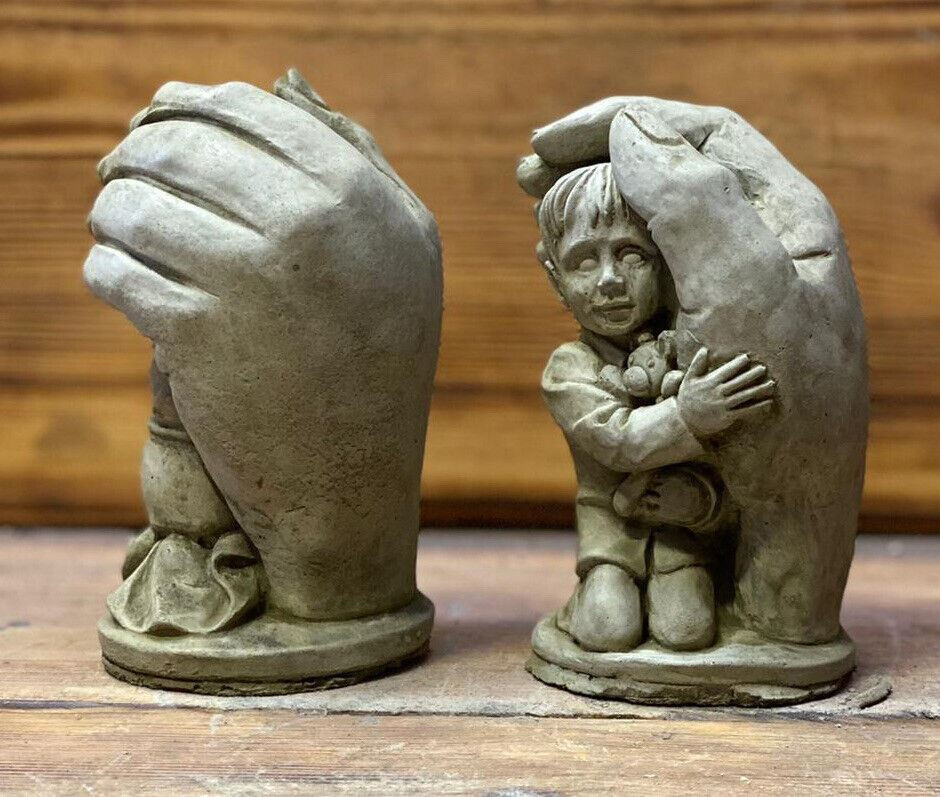 STONE GARDEN PAIR OF SLEEPING ANGEL CHERUB IN HANDS MEMORIAL GIFT ORNAMENT