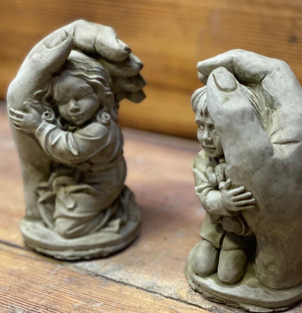 STONE GARDEN PAIR OF SLEEPING ANGEL CHERUB IN HANDS MEMORIAL GIFT ORNAMENT