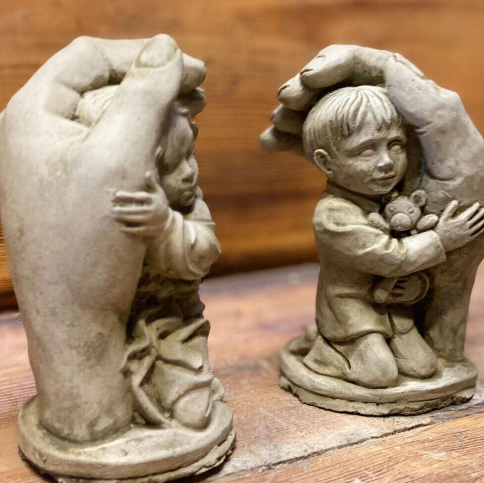 STONE GARDEN PAIR OF SLEEPING ANGEL CHERUB IN HANDS MEMORIAL GIFT ORNAMENT