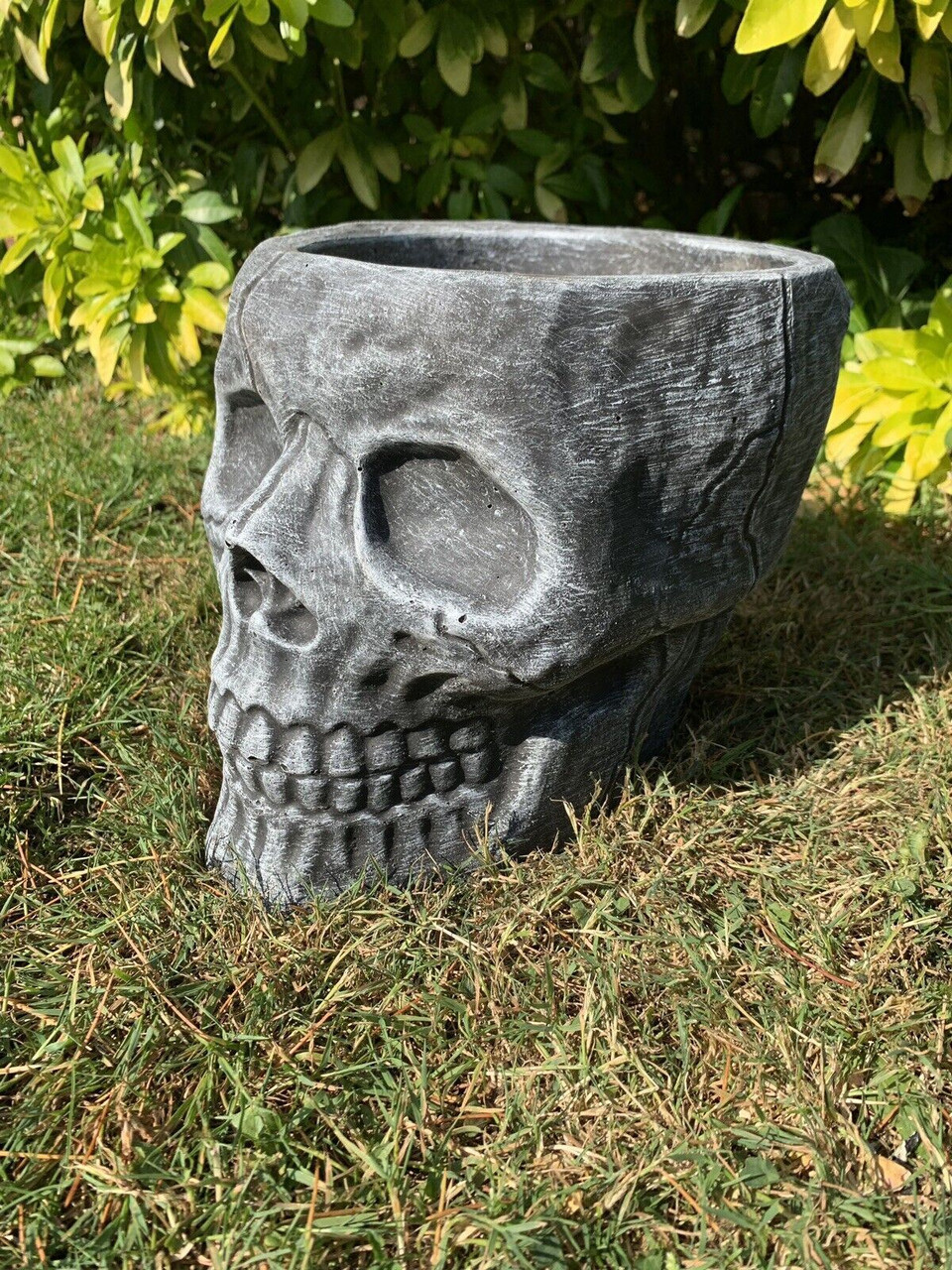 STONE GARDEN LARGE GOTHIC SKULL PLANTER PLANT POT BLACK/WHITE CONCRETE ORNAMENT