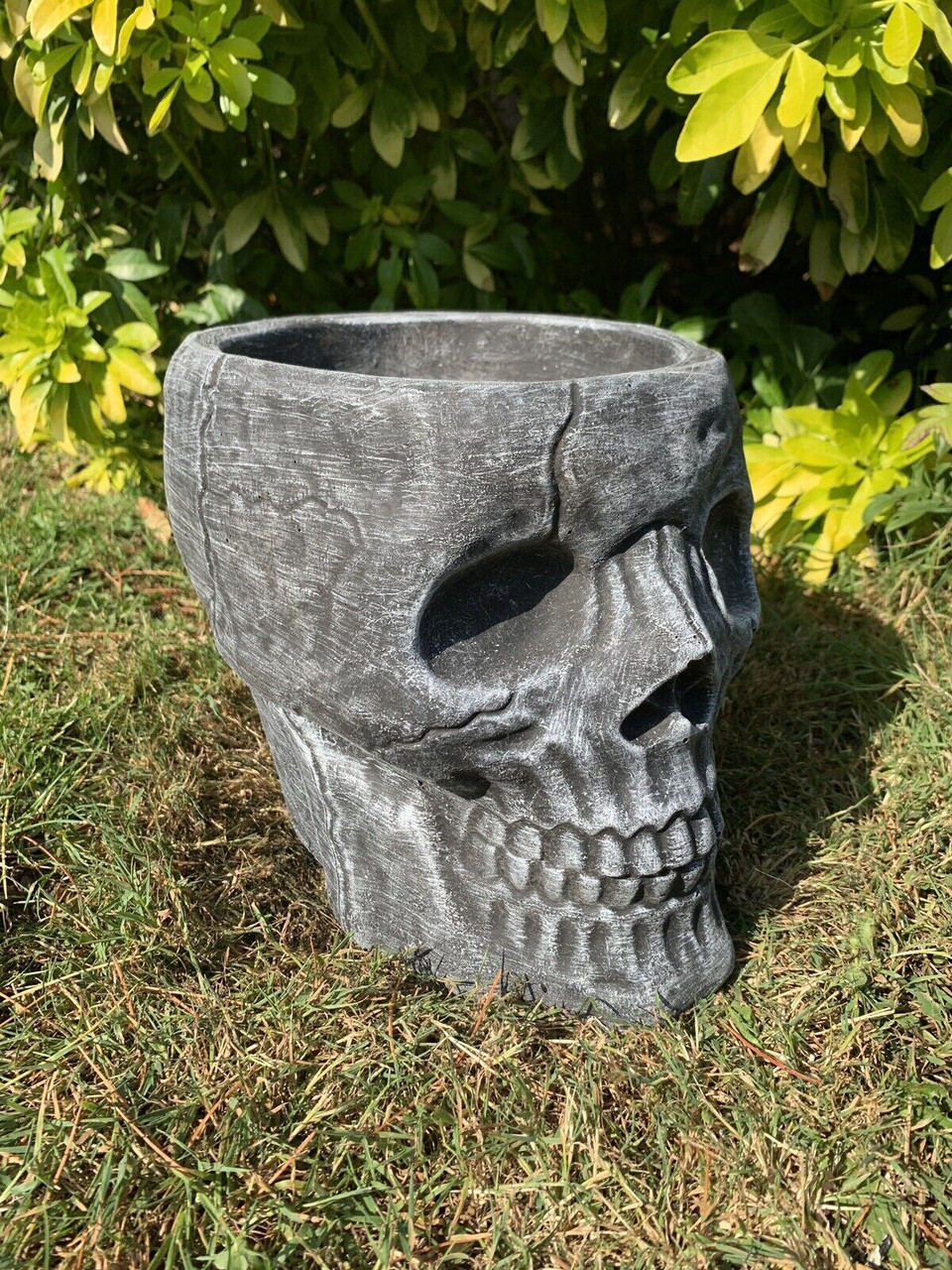 STONE GARDEN LARGE GOTHIC SKULL PLANTER PLANT POT BLACK/WHITE CONCRETE ORNAMENT