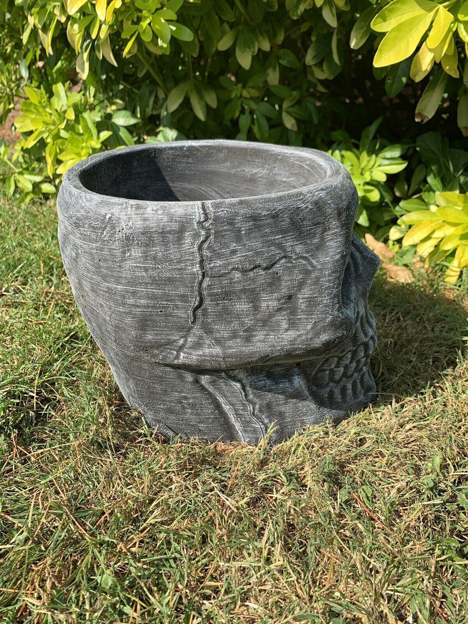 STONE GARDEN LARGE GOTHIC SKULL PLANTER PLANT POT BLACK/WHITE CONCRETE ORNAMENT