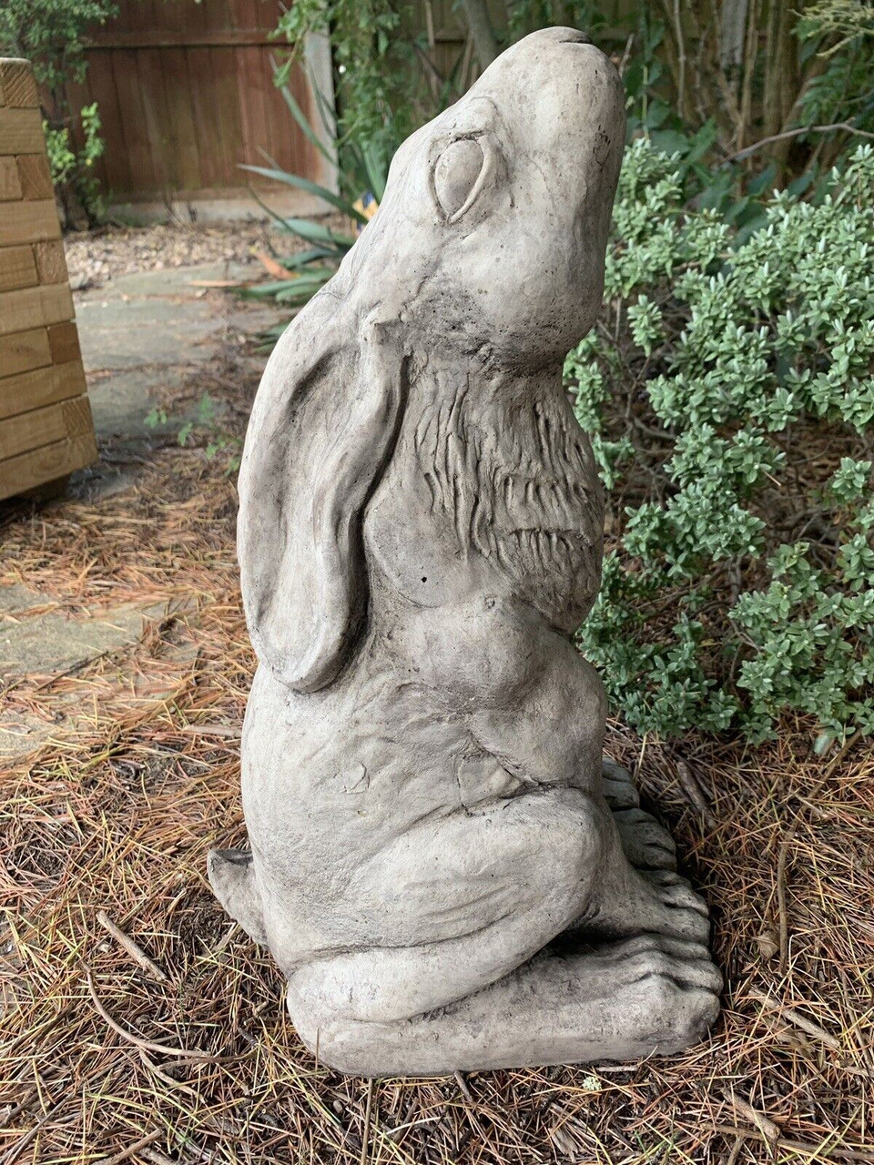 STONE GARDEN LARGE RUSTIC MOON GAZING HARE ORNAMENT 