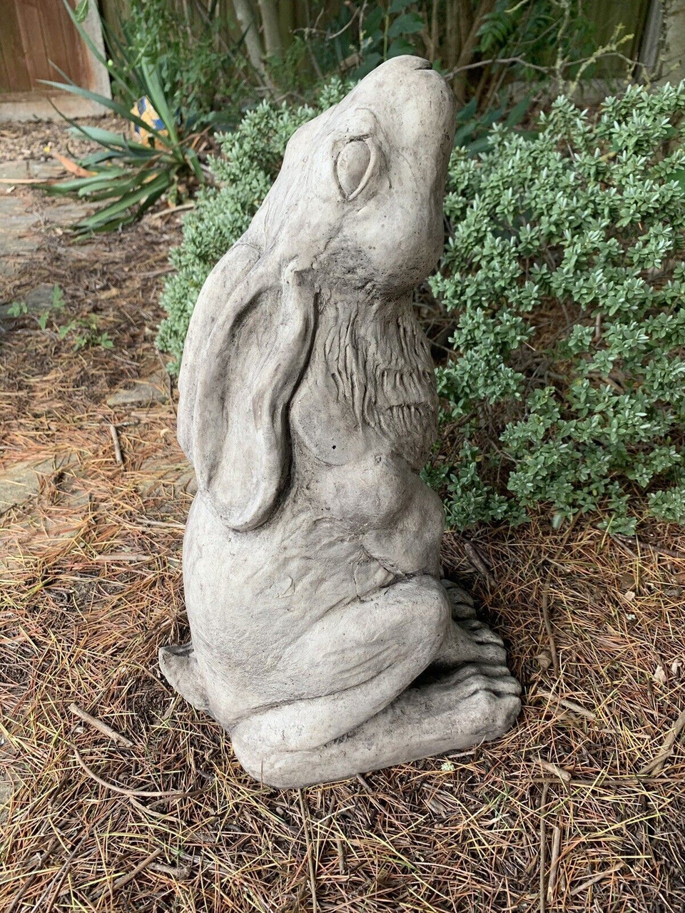 STONE GARDEN LARGE RUSTIC MOON GAZING HARE ORNAMENT 