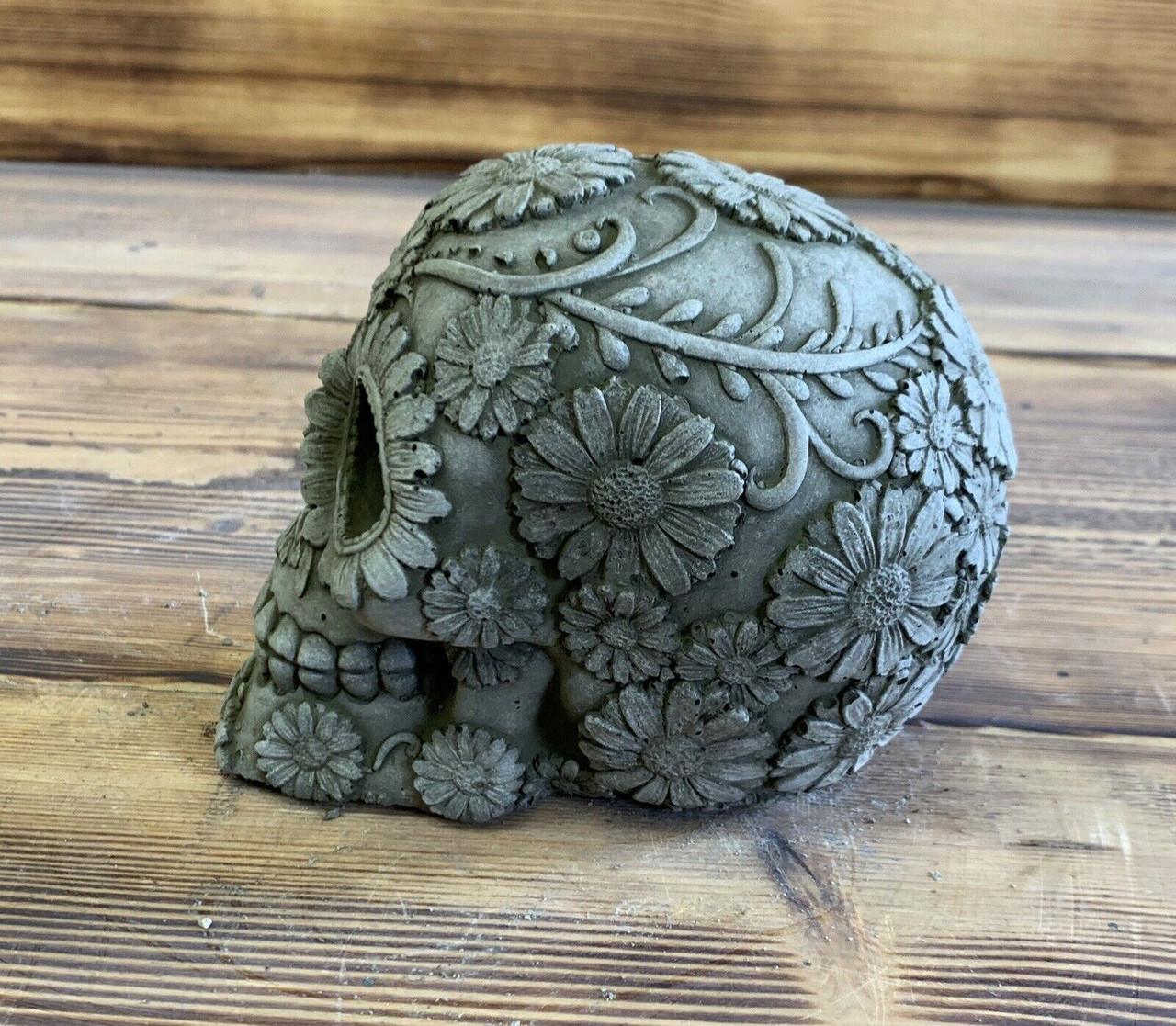 STONE GARDEN SMALL FLOWER SKULL GOTHIC HUMAN HEAD ORNAMENT STATUE