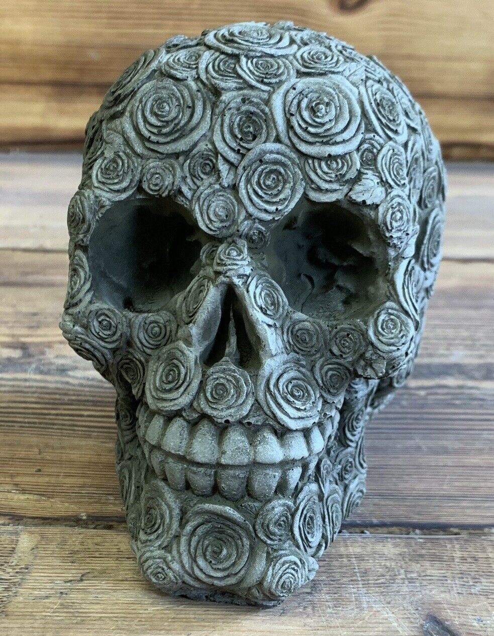 STONE GARDEN FULL ROSE SKULL GOTHIC HUMAN HEAD ORNAMENT STATUE