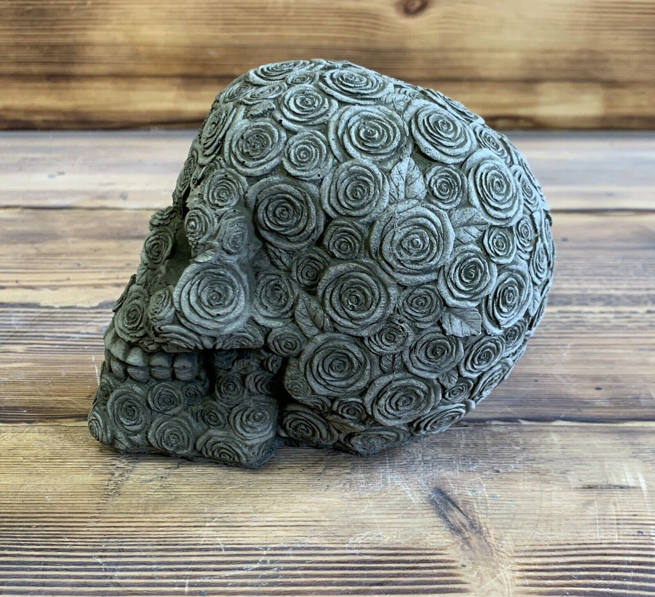 STONE GARDEN FULL ROSE SKULL GOTHIC HUMAN HEAD ORNAMENT STATUE