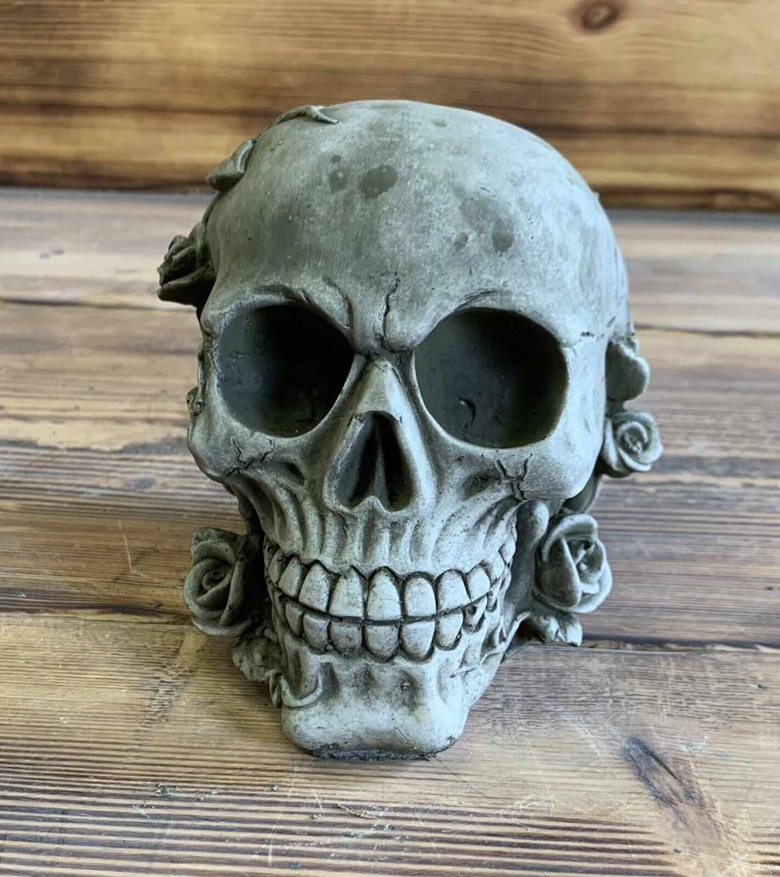 STONE GARDEN ROSE VINE SKULL GOTHIC HUMAN HEAD ORNAMENT STATUE