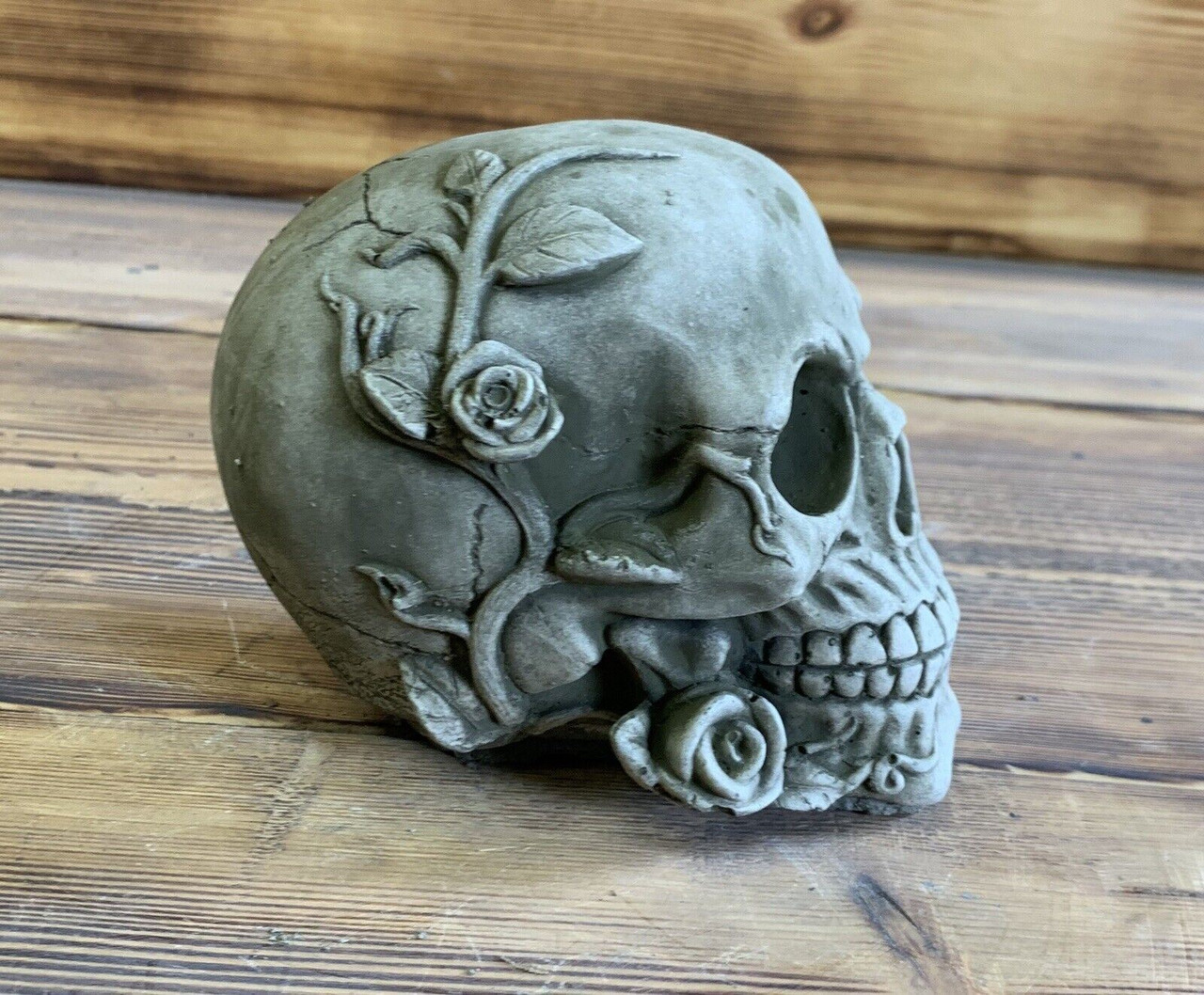 STONE GARDEN ROSE VINE SKULL GOTHIC HUMAN HEAD ORNAMENT STATUE