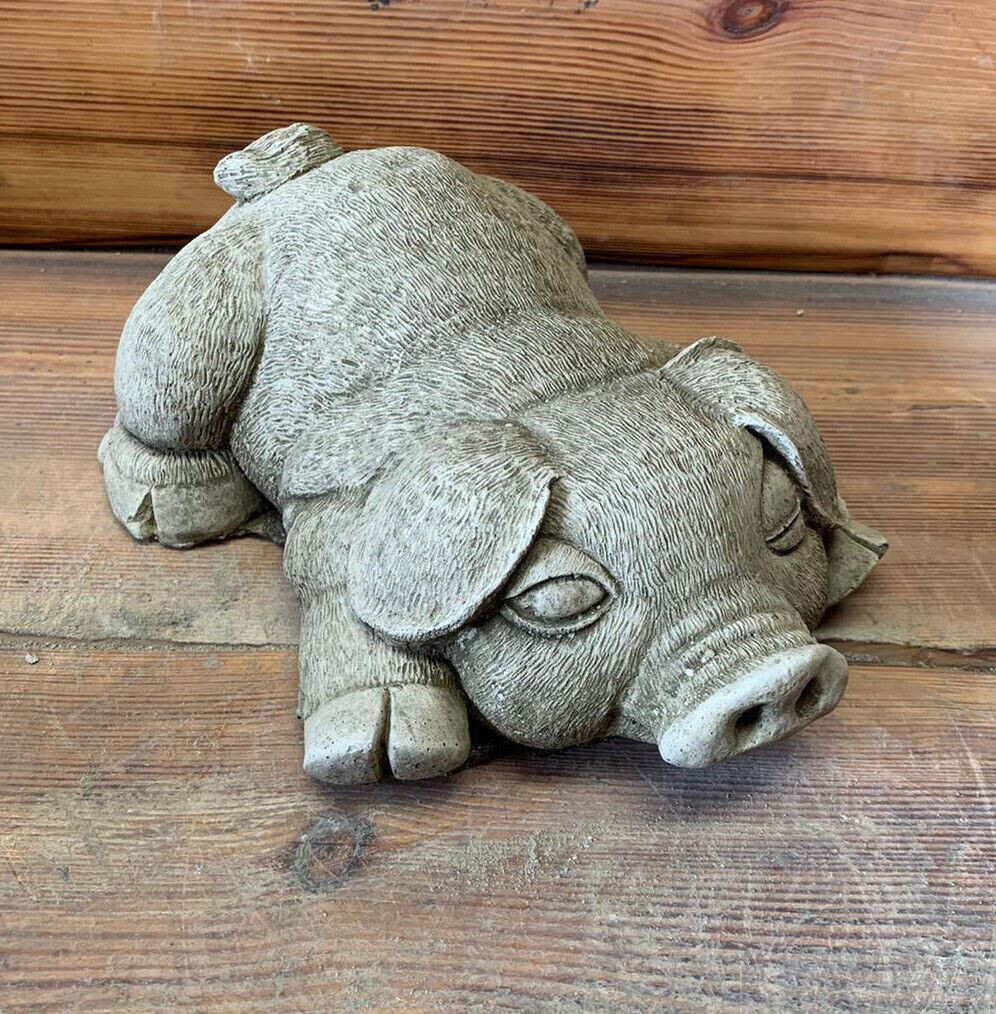 STONE GARDEN LAYING WINKING CHEEKY PIG DETAILED ORNAMENT STATUE