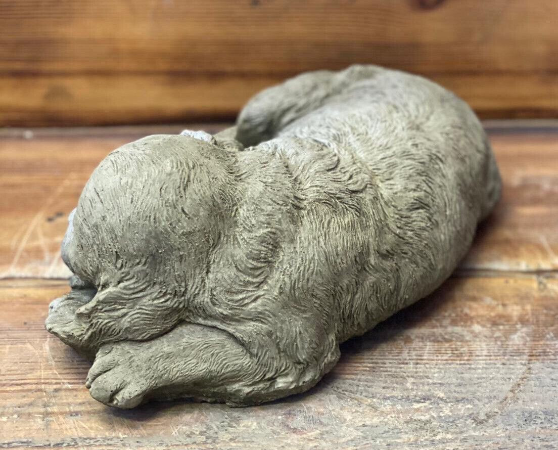 STONE GARDEN LYING SPANIEL DOG PUPPY SLEEPING HOUND ORNAMENT MEMORIAL STATUE