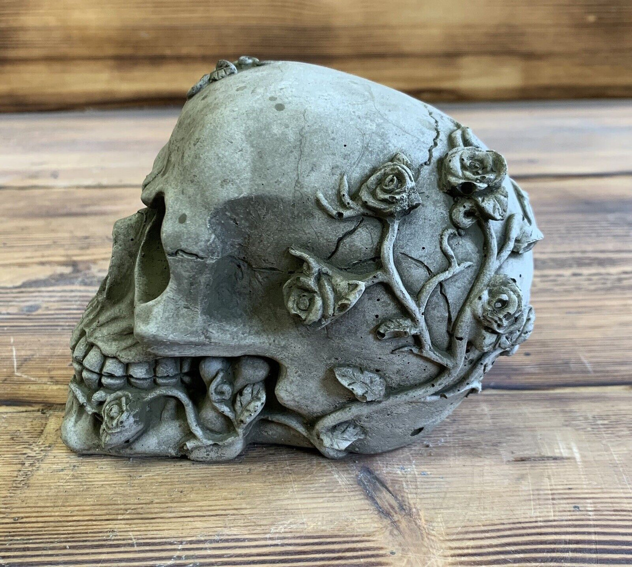 STONE GARDEN ROSE IN MOUTH SKULL GOTHIC HUMAN HEAD ORNAMENT STATUE