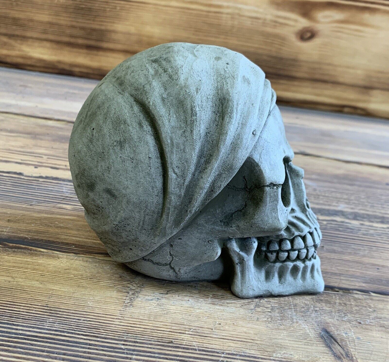 STONE GARDEN BANDANA PIRATE SKULL GOTHIC HUMAN HEAD ORNAMENT STATUE