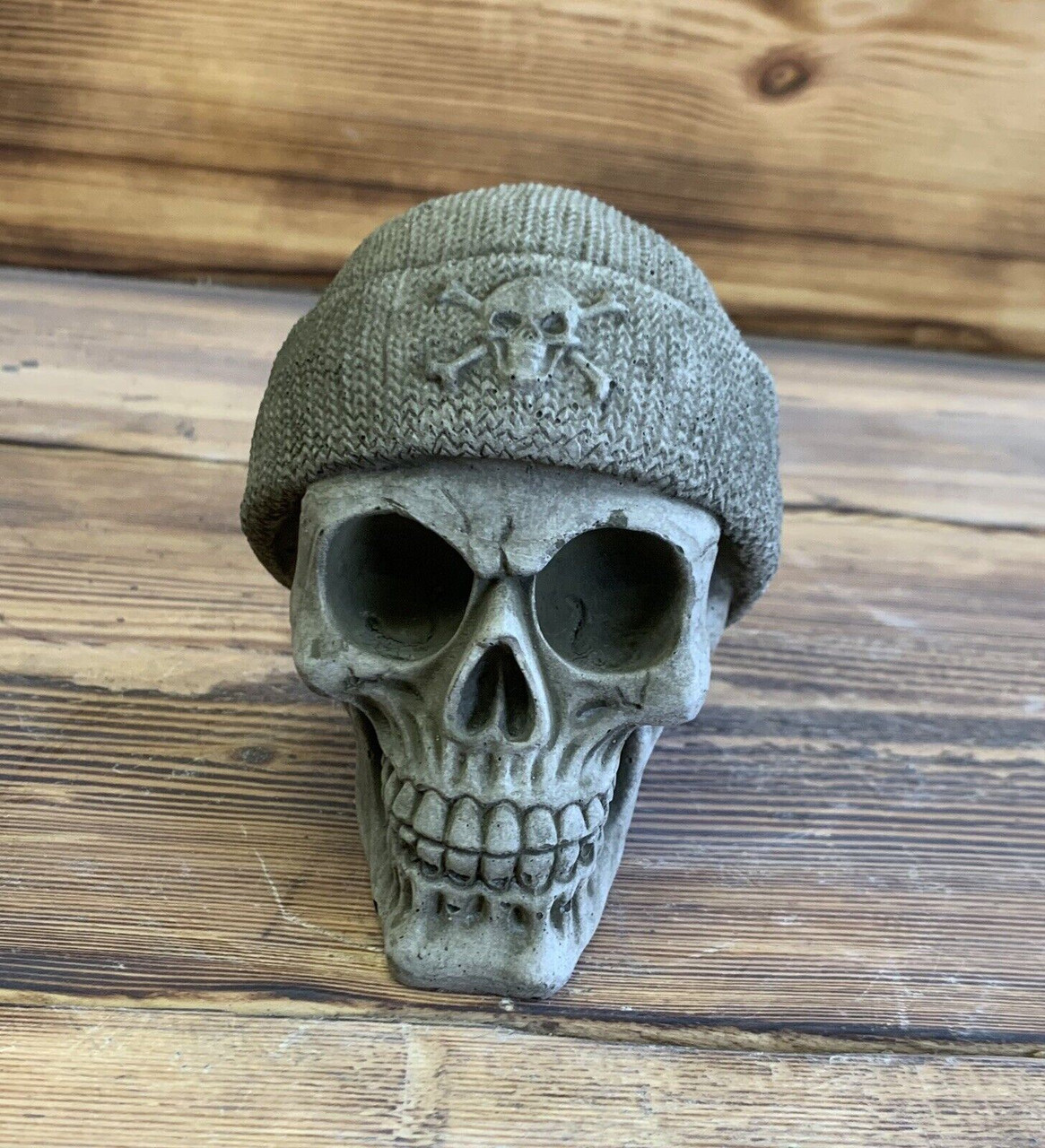 STONE GARDEN WOOLY HAT SKULL GOTHIC HUMAN HEAD ORNAMENT STATUE