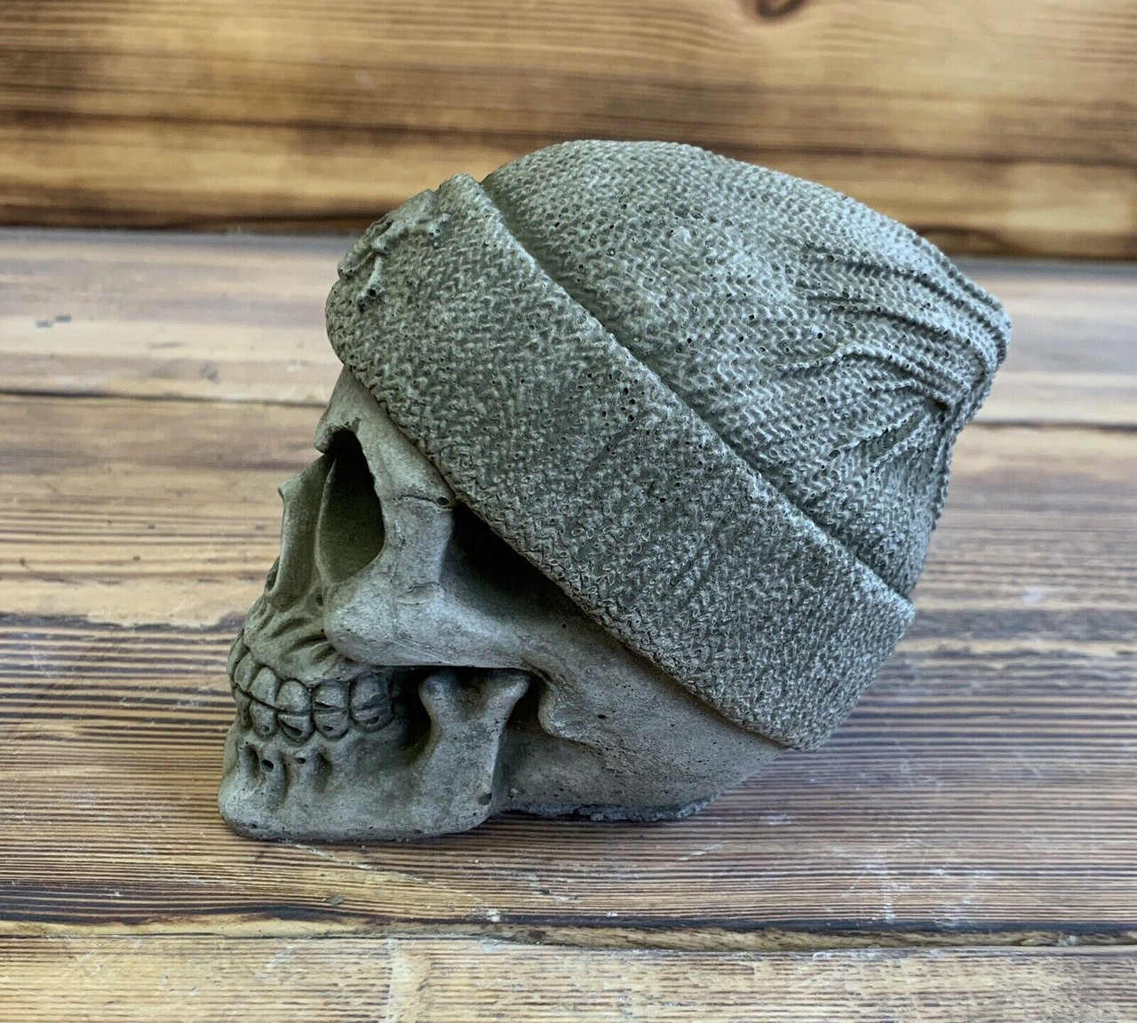 STONE GARDEN WOOLY HAT SKULL GOTHIC HUMAN HEAD ORNAMENT STATUE