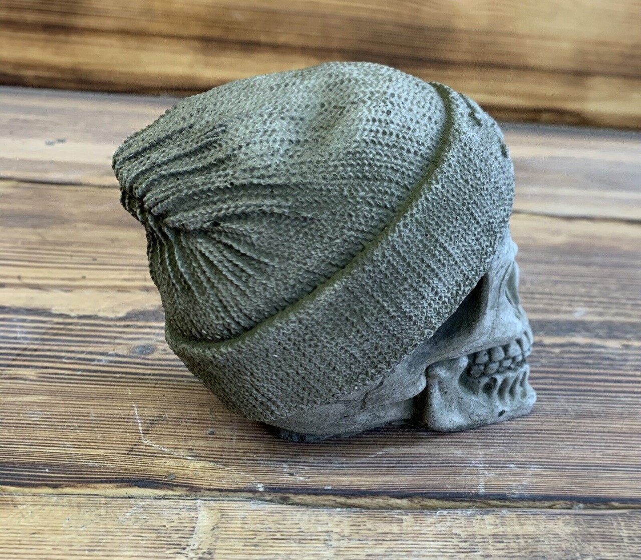 STONE GARDEN WOOLY HAT SKULL GOTHIC HUMAN HEAD ORNAMENT STATUE