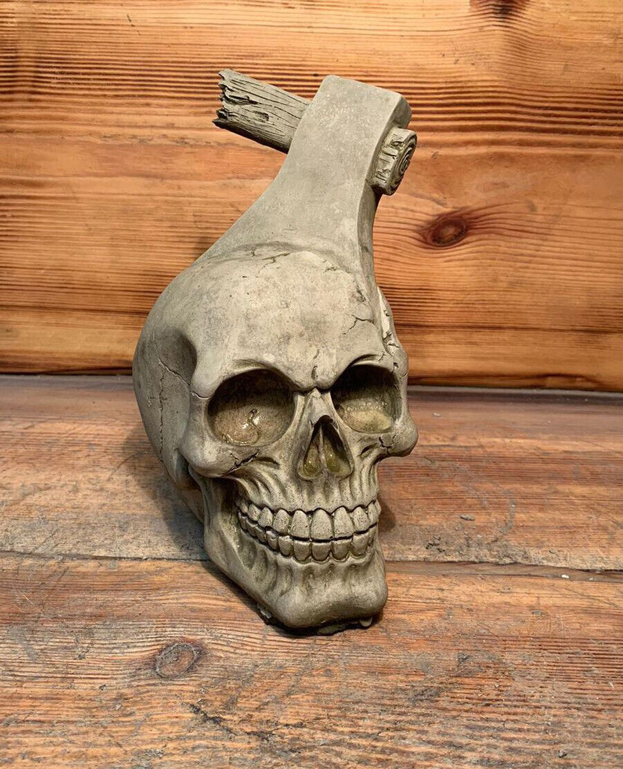 STONE GARDEN AXE SKULL GOTHIC HUMAN HEAD ORNAMENT STATUE