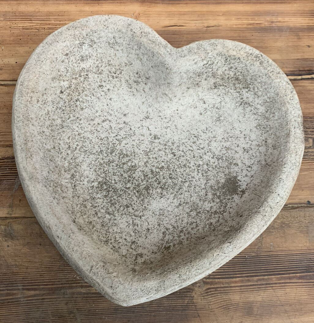 STONE GARDEN BIRD BATH BOWL LOVE HEART ORNAMENT BIRD BATH TOP ONLY 