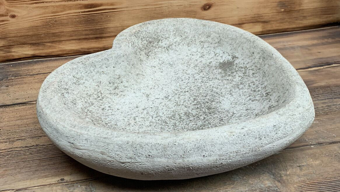 STONE GARDEN BIRD BATH BOWL LOVE HEART ORNAMENT BIRD BATH TOP ONLY 