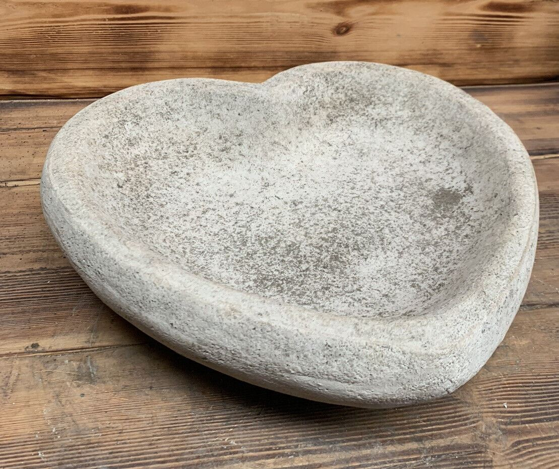 STONE GARDEN BIRD BATH BOWL LOVE HEART ORNAMENT BIRD BATH TOP ONLY 