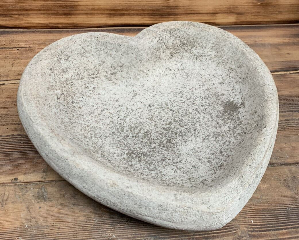 STONE GARDEN BIRD BATH BOWL LOVE HEART ORNAMENT BIRD BATH TOP ONLY 