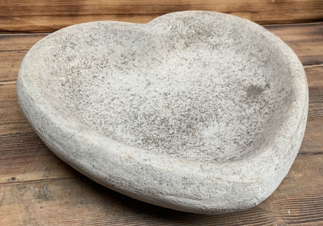 STONE GARDEN BIRD BATH BOWL LOVE HEART ORNAMENT BIRD BATH TOP ONLY 