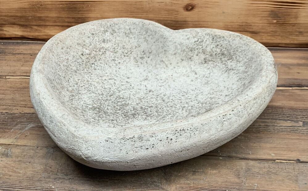 STONE GARDEN BIRD BATH BOWL LOVE HEART ORNAMENT BIRD BATH TOP ONLY 