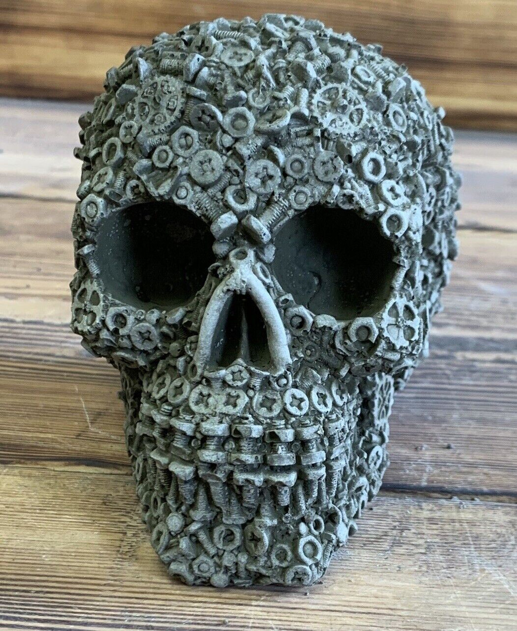 STONE GARDEN NUTS AND BOLTS SKULL GOTHIC HUMAN HEAD ORNAMENT STATUE