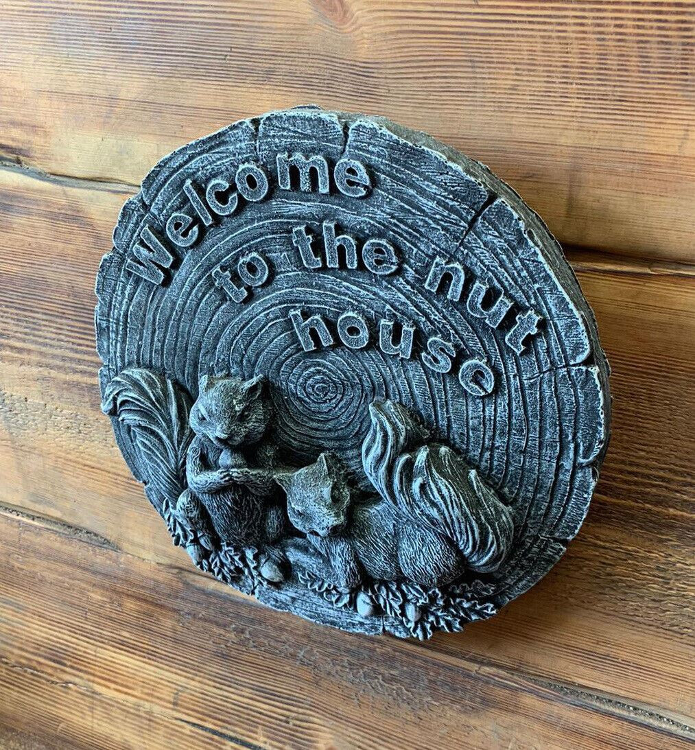 STONE GARDEN “WELCOME TO THE NUT HOUSE” NOVELTY WALL PLAQUE HANGING ORNAMENT