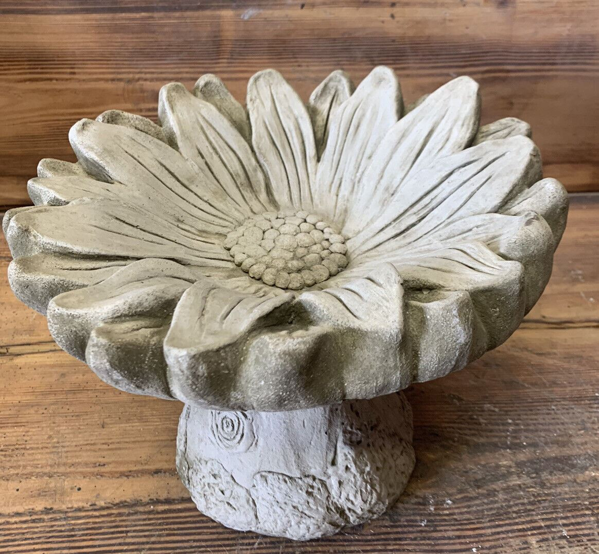 STONE GARDEN FLOWER FLORAL DAISY BIRD BATH STATUE ORNAMENT