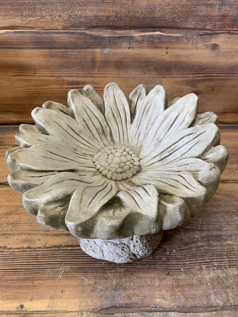 STONE GARDEN FLOWER FLORAL DAISY BIRD BATH STATUE ORNAMENT