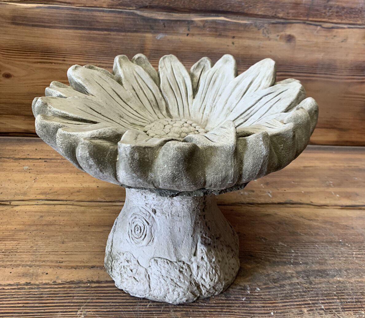 STONE GARDEN FLOWER FLORAL DAISY BIRD BATH STATUE ORNAMENT