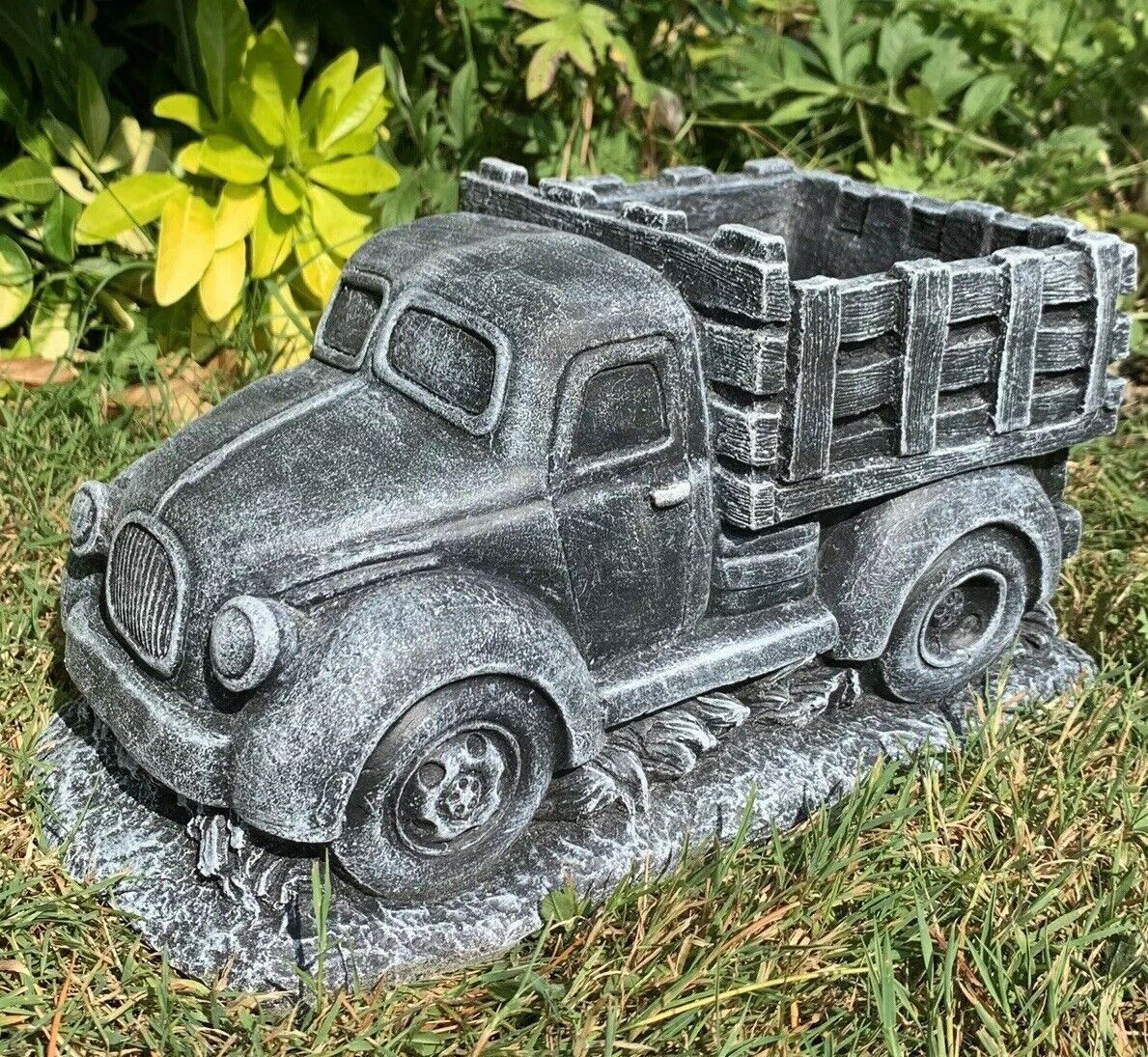 STONE GARDEN AMERICAN TRUCK LORRY PLANT POT PLANTER DETAILED  CONCRETE ORNAMENT