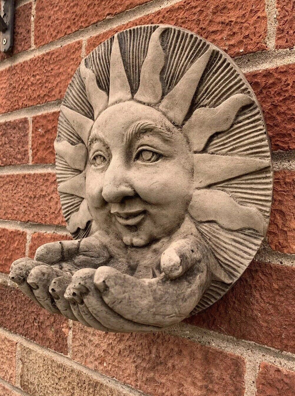 STONE GARDEN SUN WITH HANDS BIRD FEEDER WALL HANGING  PLAQUE ORNAMENT