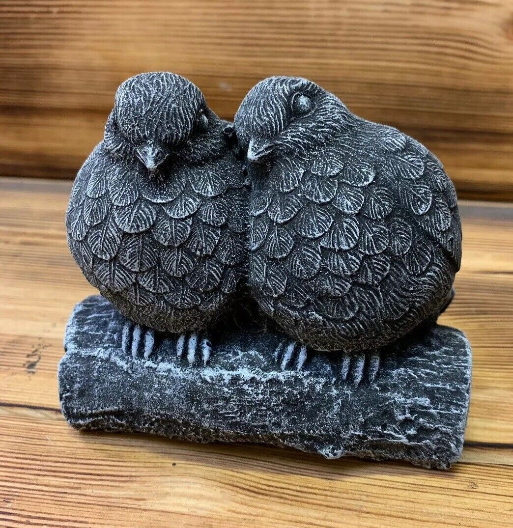 STONE GARDEN CUTE PAIR OF LOVE BIRDS BIRD BLUE TITS  STATUE ORNAMENT