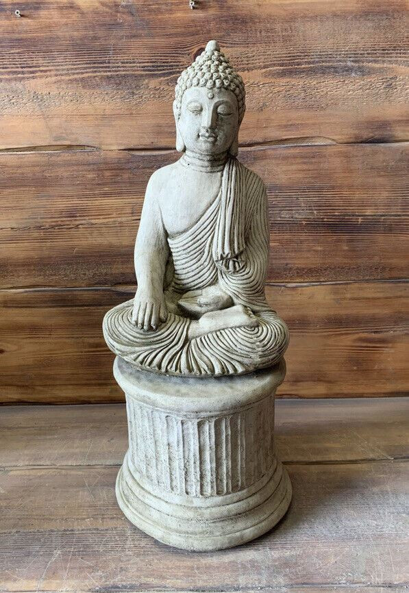 STONE GARDEN LARGE MAZE ROBE BUDDHA ON PLINTH NATURAL GIFT  CONCRETE ORNAMENT